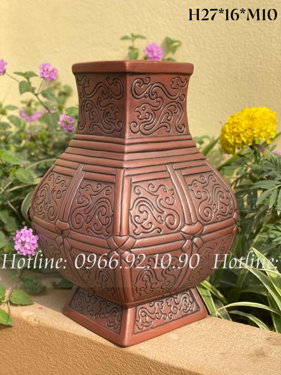 Lọ gốm dáng vuông khắc tay thủ công - H27cm