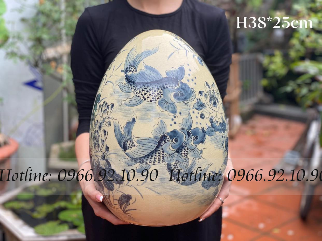 Trứng trưng bày họa tiết sen cá men rạn vàng - H38cm * 25cm