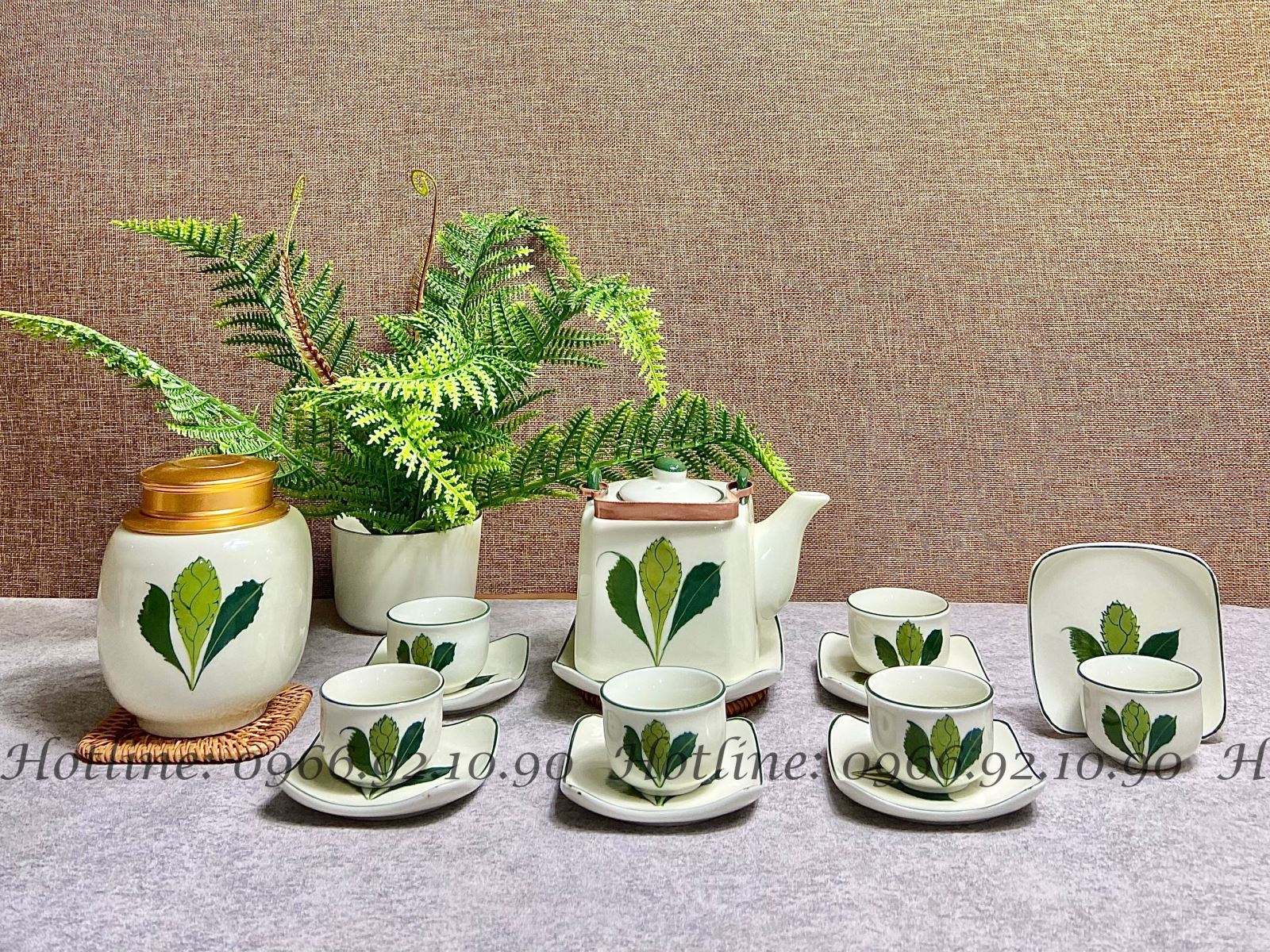 Bộ trà vẽ tay họa tiết ba  lá xanh quai đồng - Kèm hũ trà