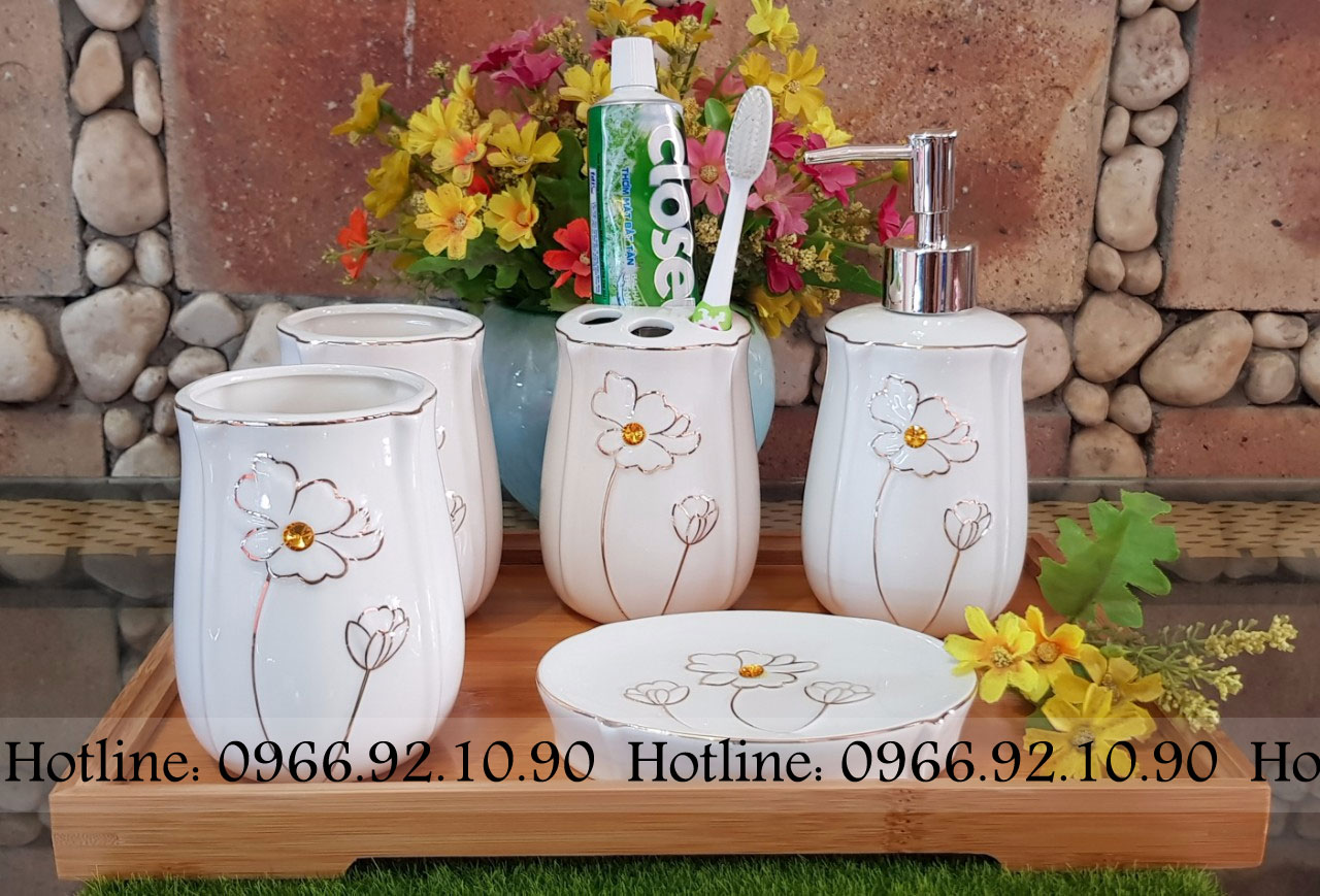 Bộ đồ nhà tắm 5 sản phẩm họa tiết hoa gắn đá